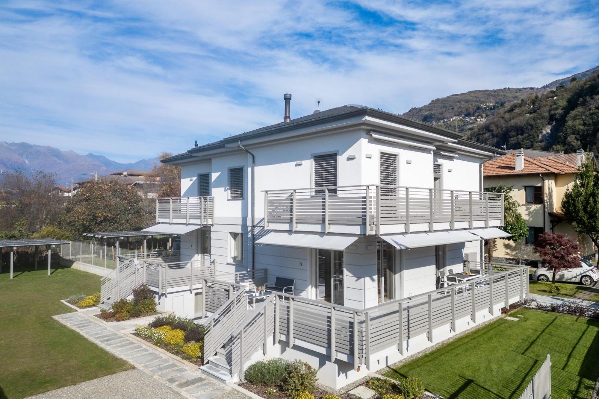 Villa Sunrise - Luxury Property With Pool & Large Private Garden, Few Steps From The Beach, Ideal For People With Mobility Issues Dervio